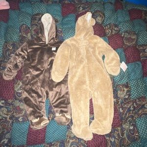 2 footie onesies size 9Months brand new carters